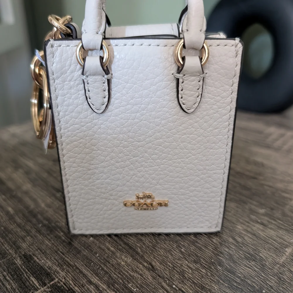 Coach elegant compact